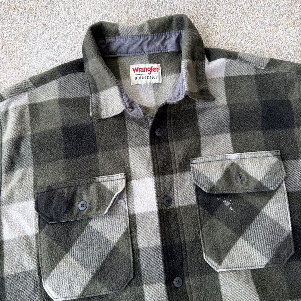 Wrangler Authentics Men's Long Sleeve Fleece Button-Down Green Plaid Shirt Large